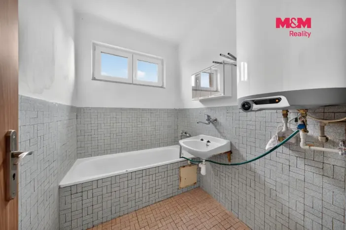 Prodej bytu 4+1, Černovice, U Mateřské školy, 82 m2