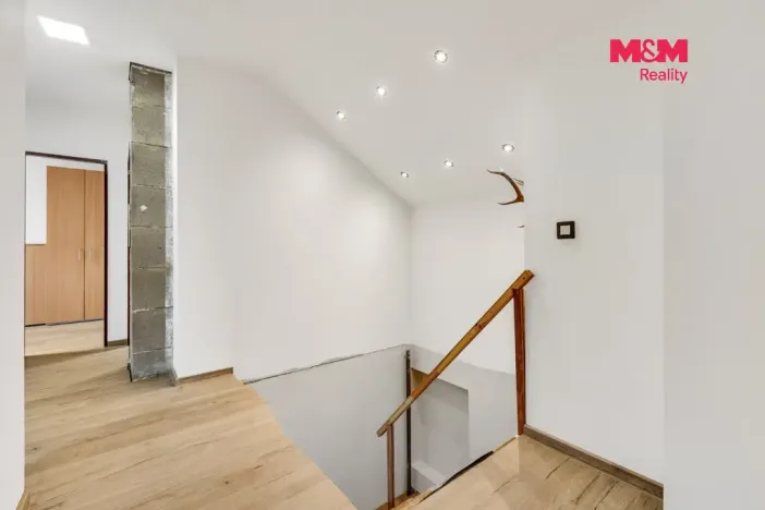Prodej rodinného domu, Králův Dvůr - Počaply, nám. 1. máje, 155 m2