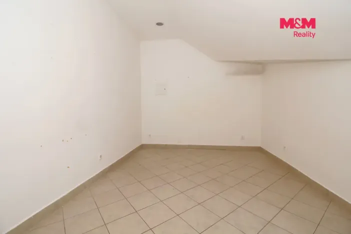 Pronájem obchodního prostoru, Chlumec nad Cidlinou - Chlumec nad Cidlinou IV, Kozelkova, 14 m2