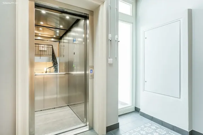Pronájem bytu 2+kk, Praha - Bubeneč, Sládkova, 58 m2