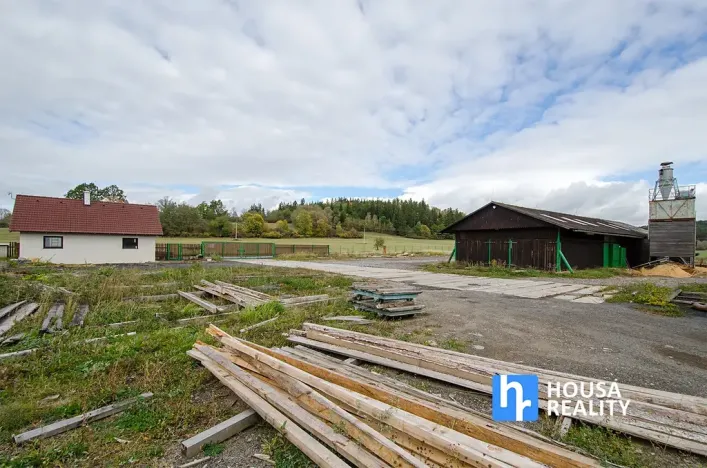 Prodej výrobních prostor, Strašín, 10239 m2