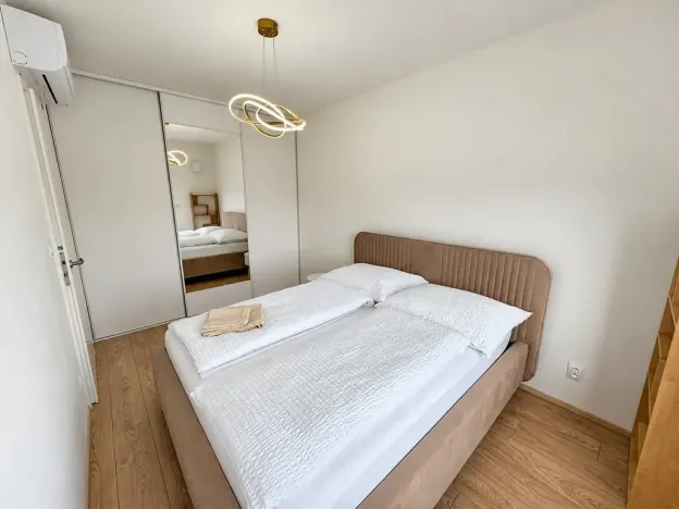 Pronájem bytu 2+kk, Brno, Bratislavská, 52 m2