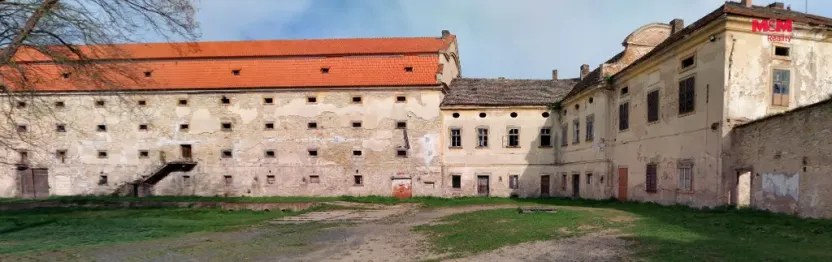 Prodej historického objektu, Doksany, 1751 m2