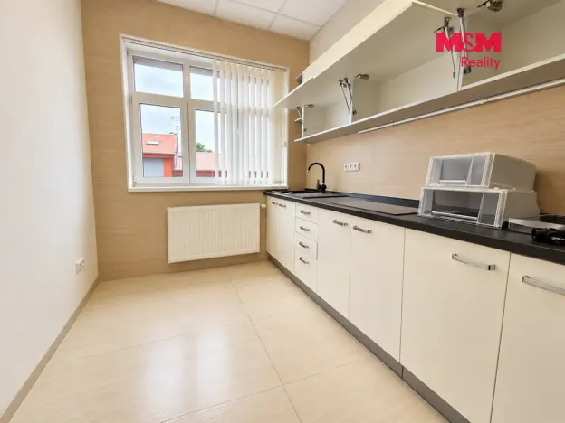 Pronájem kanceláře, Úvaly, 208 m2