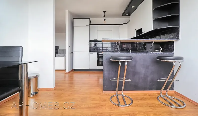 Pronájem bytu 2+kk, Praha - Kobylisy, Hlaváčova, 58 m2