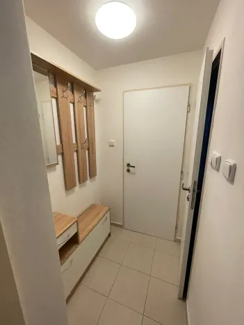 Pronájem bytu 1+1, Praha - Horní Počernice, Khodlova, 40 m2