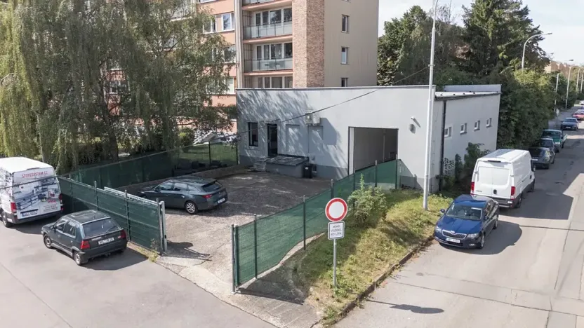 Pronájem kanceláře, Praha - Horní Počernice, Komárovská, 210 m2