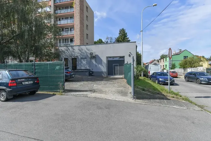 Pronájem kanceláře, Praha - Horní Počernice, Komárovská, 210 m2