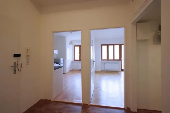 Pronájem bytu 1+1, Praha - Vršovice, Volyňská, 49 m2