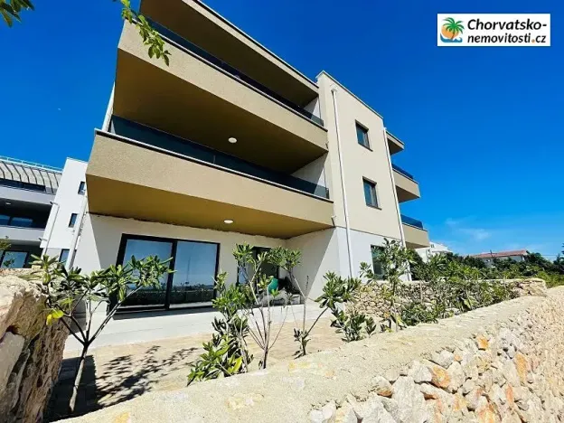 Prodej bytu 3+1, 76 m², Novalja