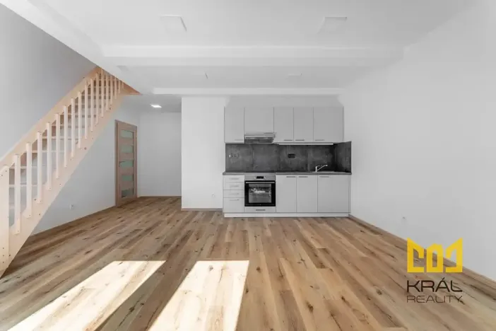 Pronájem bytu 2+kk, Praha - Smíchov, Nádražní, 49 m2