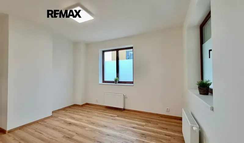 Pronájem bytu 2+kk, Praha - Podolí, Na hřebenech I, 38 m2