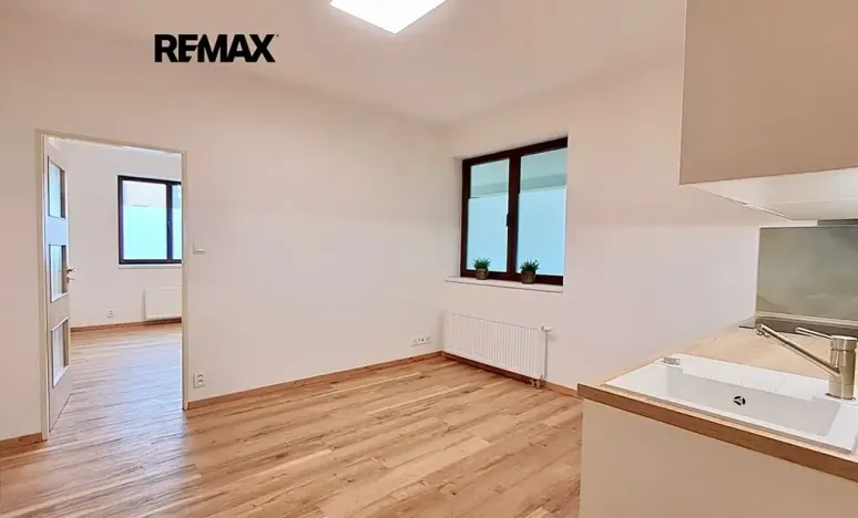 Pronájem bytu 2+kk, Praha - Podolí, Na hřebenech I, 38 m2