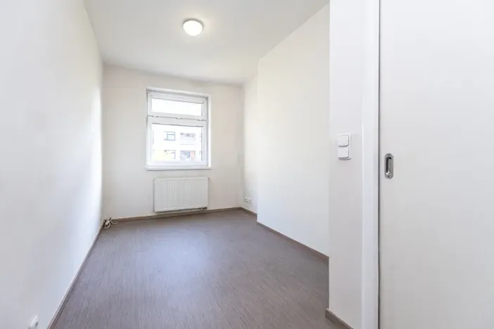 Pronájem bytu 2+kk, Praha - Uhříněves, Jindřicha Bubeníčka, 37 m2