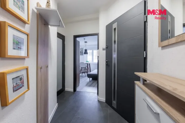 Pronájem bytu 2+kk, Karlovy Vary - Drahovice, Kvapilova, 37 m2