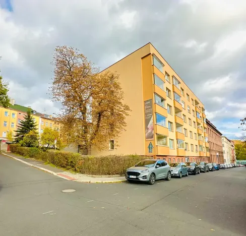 Prodej bytu 3+1, Karlovy Vary, Šmeralova, 87 m2