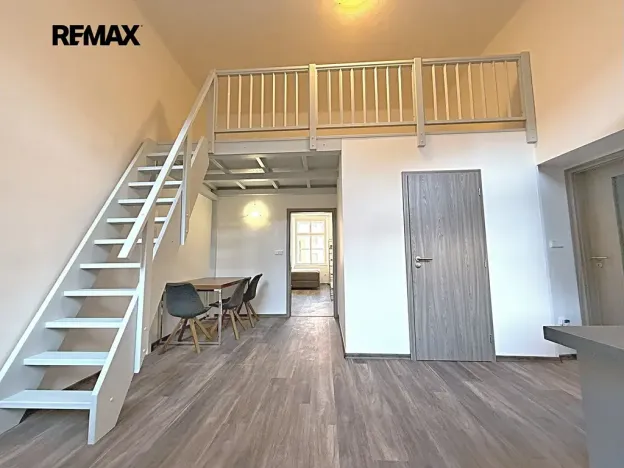 Pronájem bytu 2+kk, Chrudim, Resselovo náměstí, 49 m2
