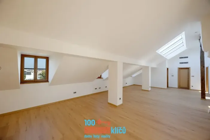 Pronájem bytu 3+1, Praha - Malá Strana, Všehrdova, 180 m2