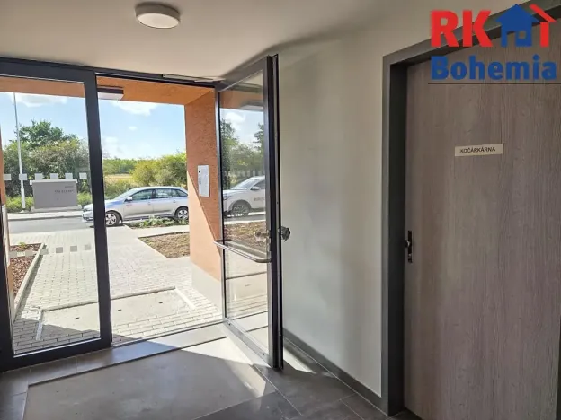Pronájem bytu 1+kk, Praha - Dolní Počernice, 45 m2