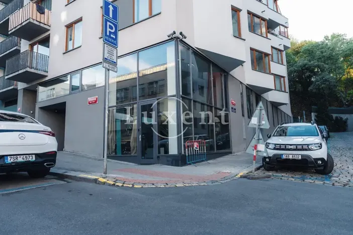 Pronájem obchodního prostoru, Praha - Žižkov, Jeseniova, 105 m2
