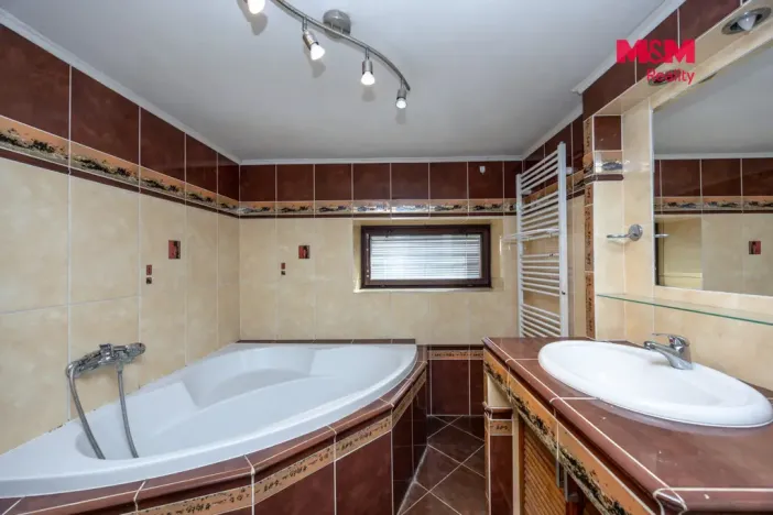 Prodej rodinného domu, Ústín, 242 m2