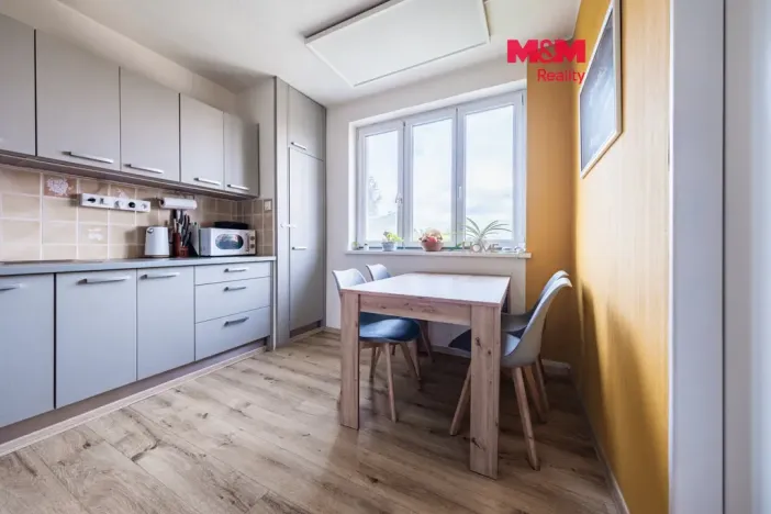 Prodej bytu 4+1, Větrušice, Jižní, 74 m2