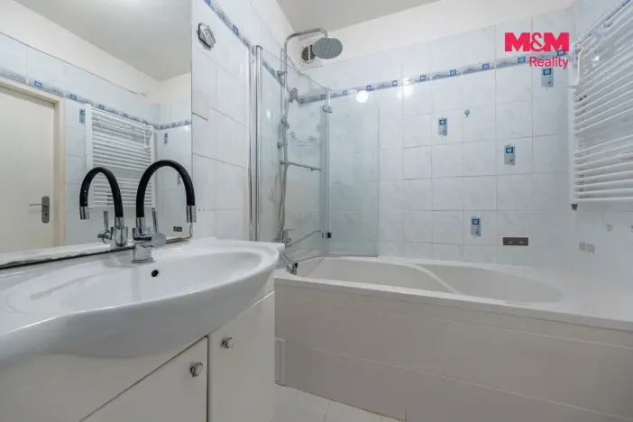 Prodej bytu 4+1, Větrušice, Jižní, 74 m2