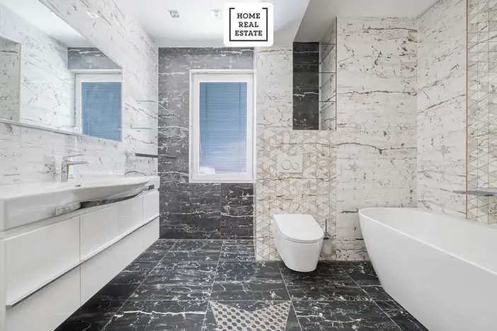 Prodej bytu 4+kk, Karlovy Vary, Šumavská, 171 m2