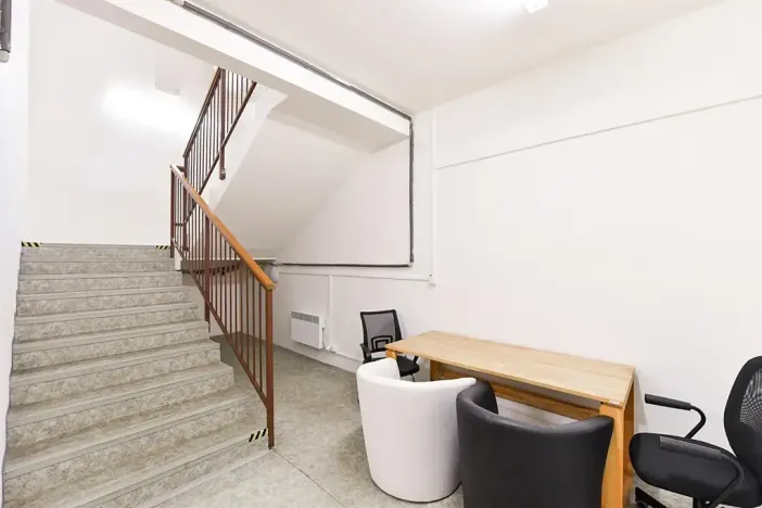 Prodej obchodního prostoru, Praha - Horní Počernice, Komárovská, 210 m2