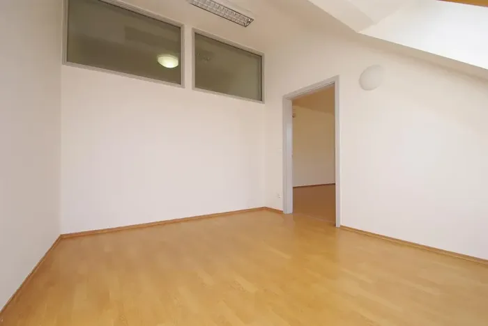 Pronájem kanceláře, Praha - Smíchov, Štefánikova, 82 m2