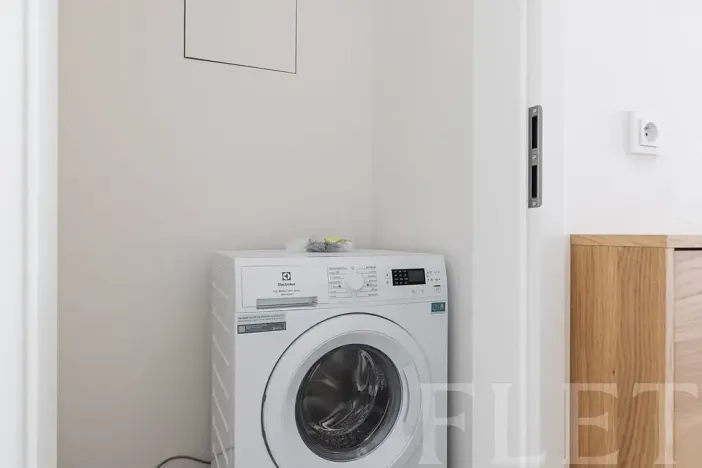 Pronájem bytu 1+kk, Praha - Karlín, Švarcova, 36 m2