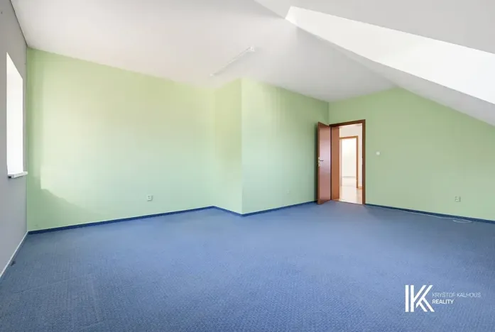 Prodej kanceláře, Hrochův Týnec, 356 m2
