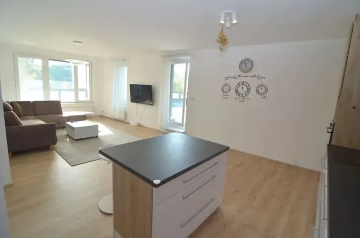 Pronájem bytu 3+kk, Praha - Střížkov, Makedonská, 90 m2