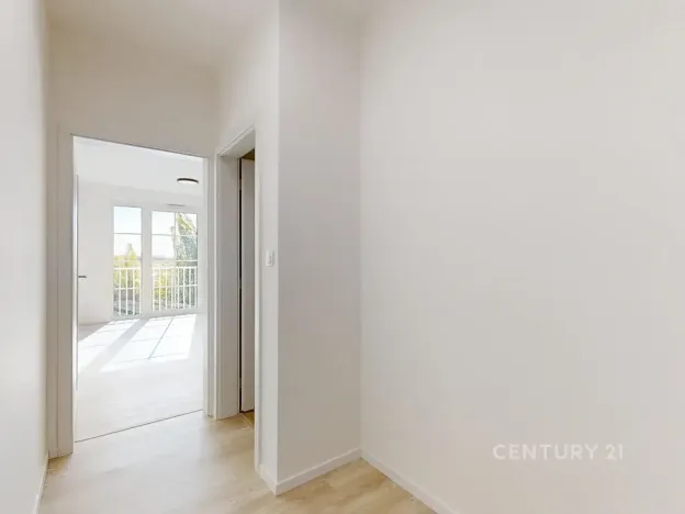 Pronájem bytu 1+kk, Praha - Kbely, Mladoboleslavská, 27 m2