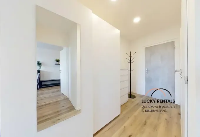 Pronájem bytu 2+kk, Praha - Černý Most, Kpt. Stránského, 43 m2
