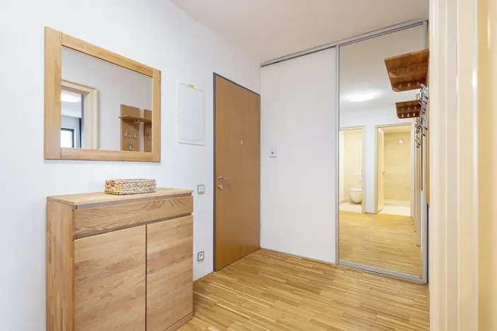 Pronájem bytu 2+kk, Praha - Karlín, Rohanské nábřeží, 60 m2