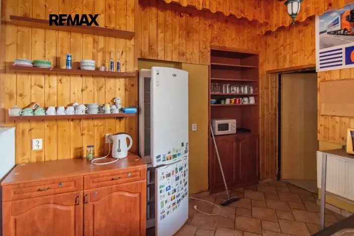 Pronájem skladu, Hovorany, 262 m2