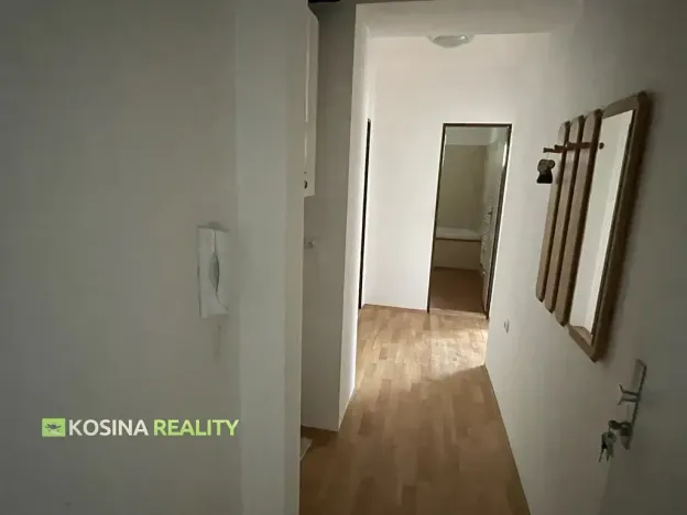 Pronájem bytu 1+1, Karlovy Vary, Závodu míru, 40 m2