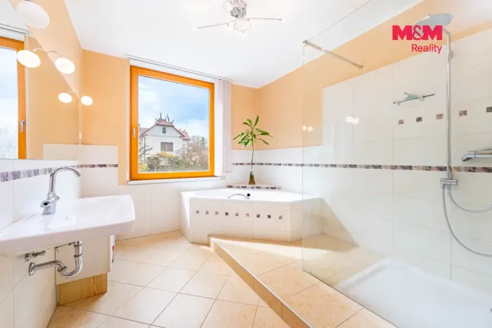 Prodej rodinného domu, Praha - Dejvice, V Šáreckém údolí, 230 m2