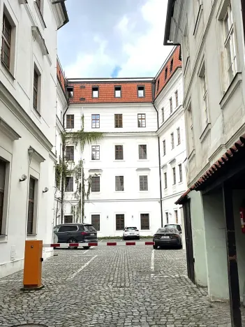 Pronájem kanceláře, Praha - Staré Město, Husova, 167 m2