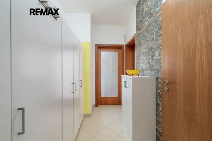 Pronájem bytu 2+kk, Praha - Zličín, Sazovická, 48 m2