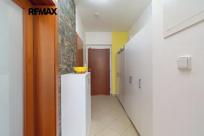 Pronájem bytu 2+kk, Praha - Zličín, Sazovická, 48 m2