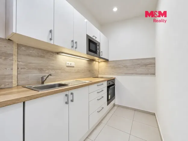 Pronájem bytu 1+kk, Praha - Vinohrady, Vinohradská, 38 m2