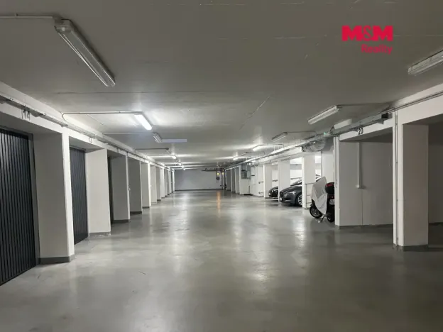 Pronájem garážového stání, Zlín, Zelinova, 14 m2