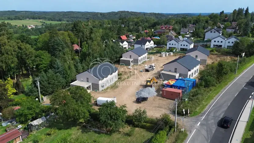 Prodej rodinného domu, Kamenice, Lomená, 156 m2