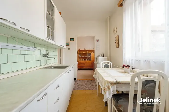 Prodej bytu 3+1, Polička, Svépomoc, 61 m2